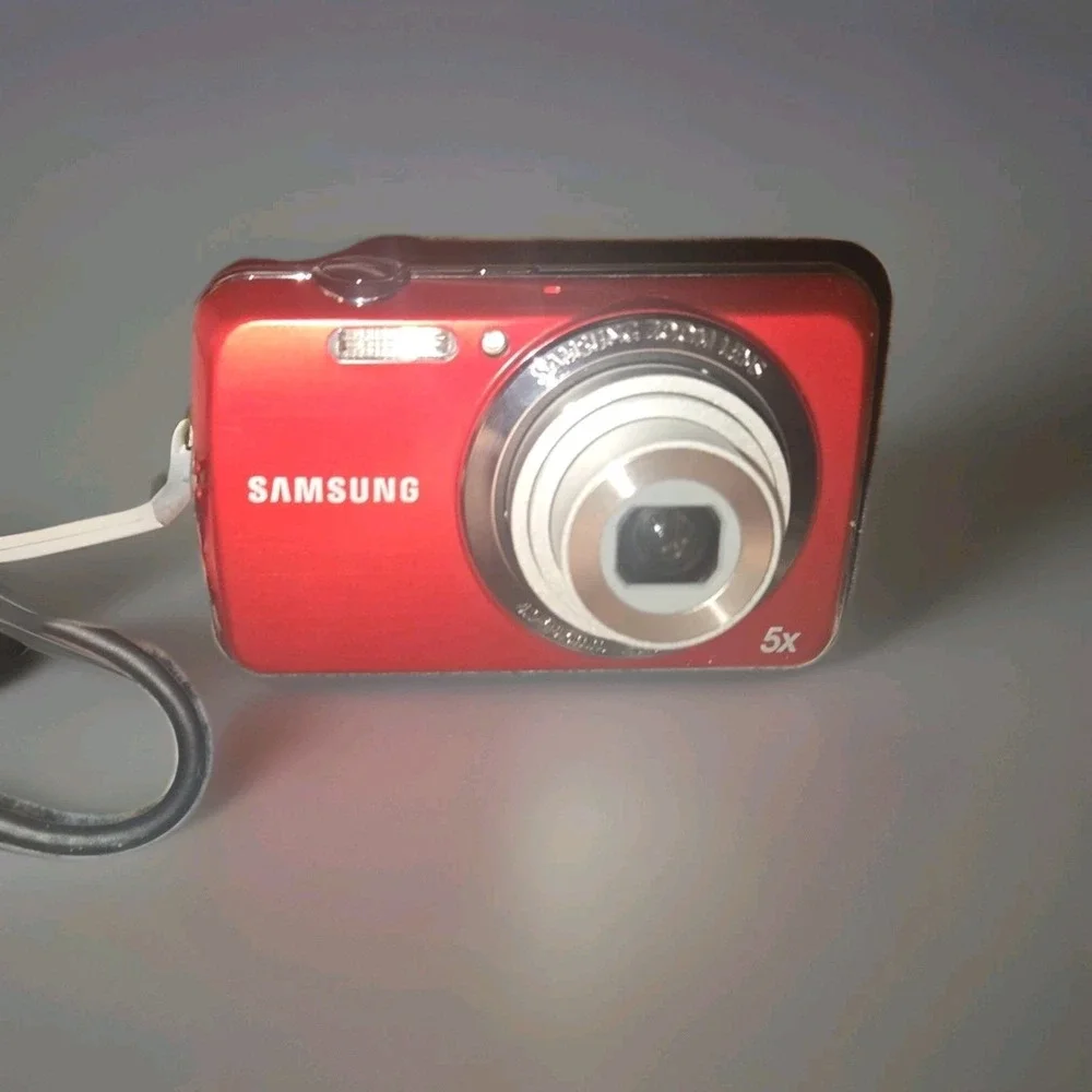 Samsung PL20 Digital Compact Camera 14.2MP 5x Zoom RED New Open Box